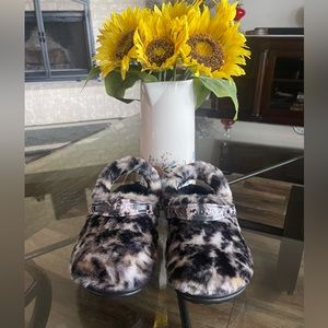 Ladies Crocs warm and fuzzy slippers